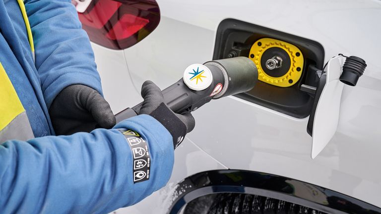 HYN Charging 3840x2160